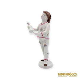 Hollóházi porcelán - Babázó kislány virágmintás pizsamában