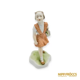 Zsolnay porcelán - Iskolás lány