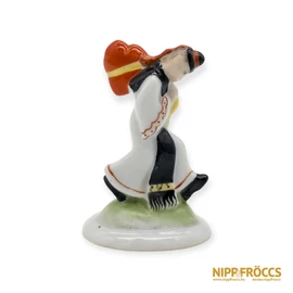 Herendi porcelán - Szívet vállon vivő legény