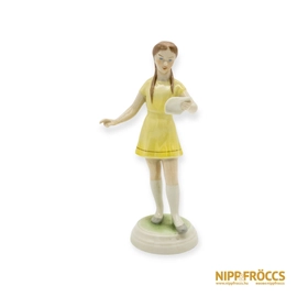 Drasche porcelán - Éneklő lány (sárga ruhában)