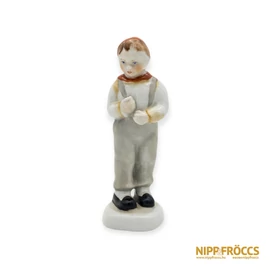 Aquincumi porcelán - Fiú piros sállal és sapkában