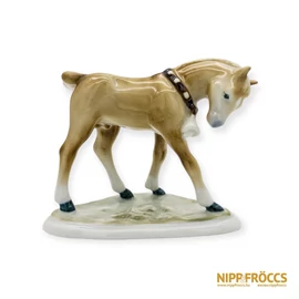Zsolnay porcelán - Csikó csengettyűvel a nyakában