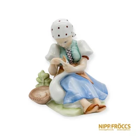 Zsolnay porcelán - Libatömő lány