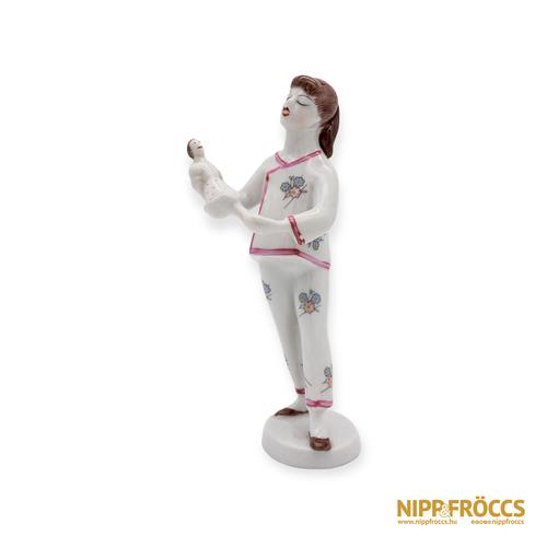 Hollóházi porcelán - Babázó kislány virágmintás pizsamában