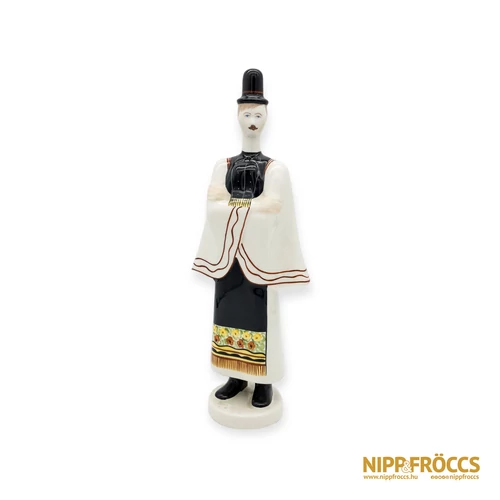 Aquincumi porcelán - Népviseletes fiú kalapban
