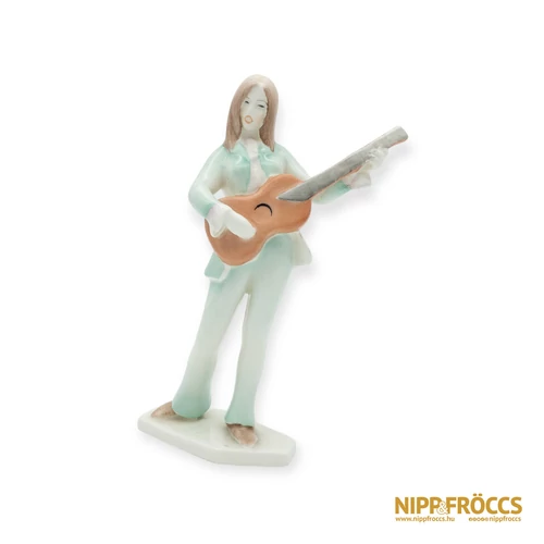 Aquincumi porcelán - Gitározó hippi lány