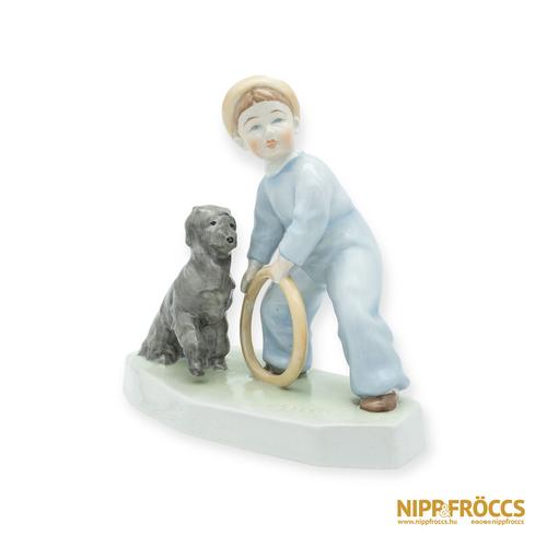 Zsolnay porcelán - Karikázó gyerek kutyával