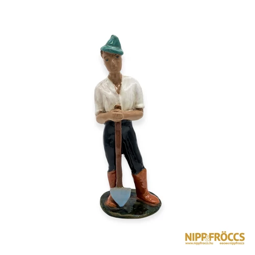 Porcelán, kerámia - Legény ásóval