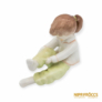 Kép 1/10 - Aquincumi porcelán - Nadrágot húzó kislány