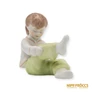 Kép 8/10 - Aquincumi porcelán -  Nadrágot húzó kislány