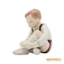 Kép 3/9 - Aquincumi porcelán -  Cipőt húzó kisfiú