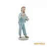 Kép 8/10 - Hollóházi porcelán -  Babázó kislány világoskék pizsamában