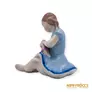 Kép 4/10 - Drasche porcelán -  Földön ülő babázó kislány kék ruhában