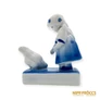 Kép 6/11 - Zsolnay porcelán -  Tyúkot etető lány