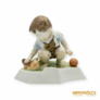Kép 2/10 - Zsolnay porcelán -  Tyúkot simogató kisgyerek