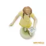 Kép 9/10 - Drasche porcelán -  Éneklő lány (sárga ruhában)