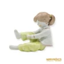 Kép 6/10 - Aquincumi porcelán -  Nadrágot húzó kislány