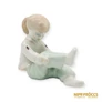 Kép 1/10 - Aquincumi porcelán - Nadrágot húzó kislány