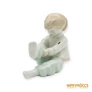 Kép 7/10 - Aquincumi porcelán -  Nadrágot húzó kislány