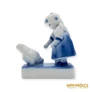 Kép 5/10 - Zsolnay porcelán -  Tyúkot etető lány